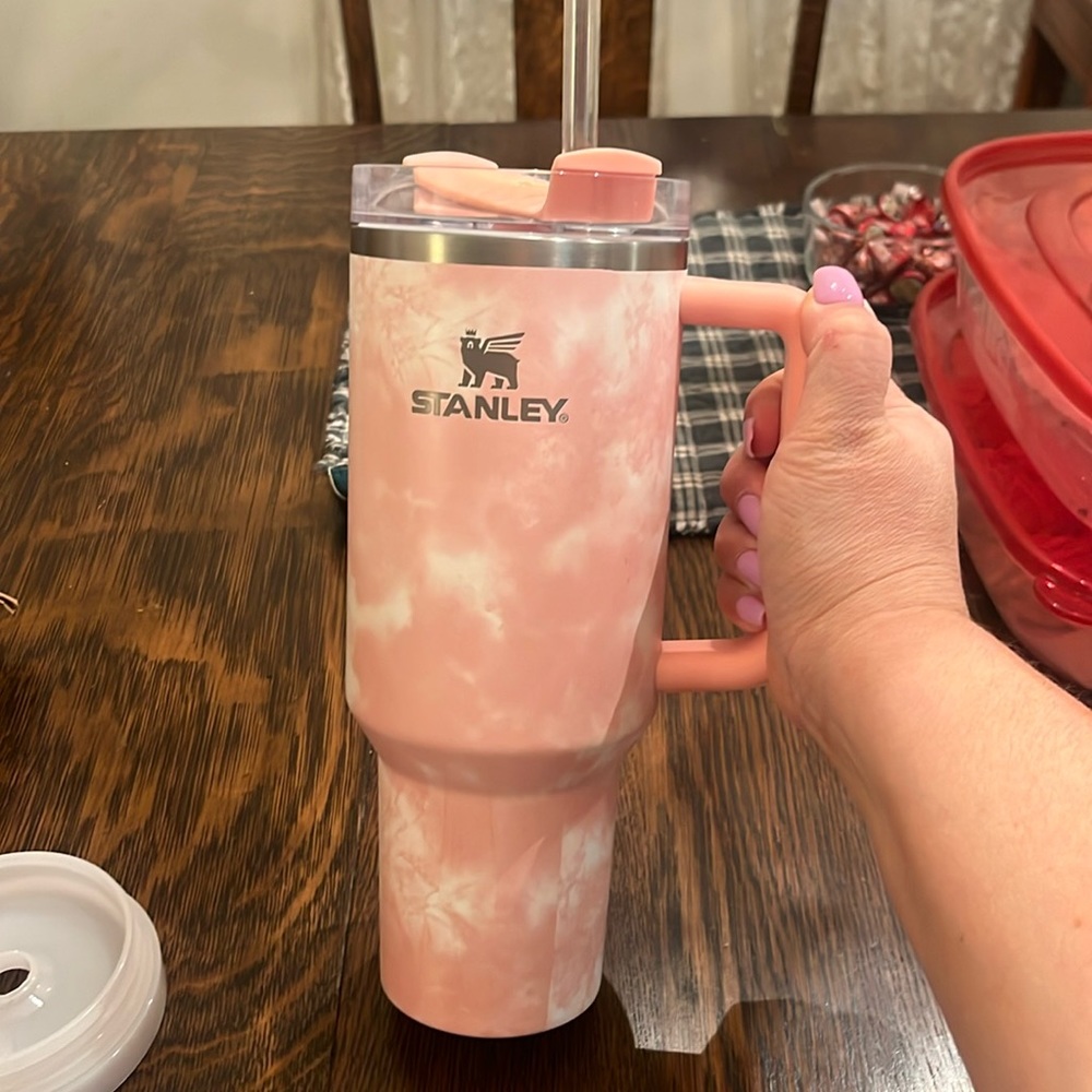 40 Oz peach tie dye Stanley